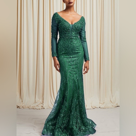 Formal dress - Picture 9 of 9